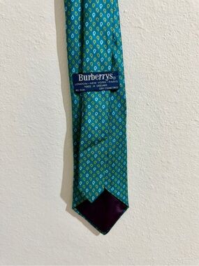 Vintage pre-1999 Burberrys Green Patterned 100% Silk Tie